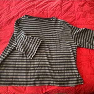 Boxy black and gray striped shirt from Uniqlo